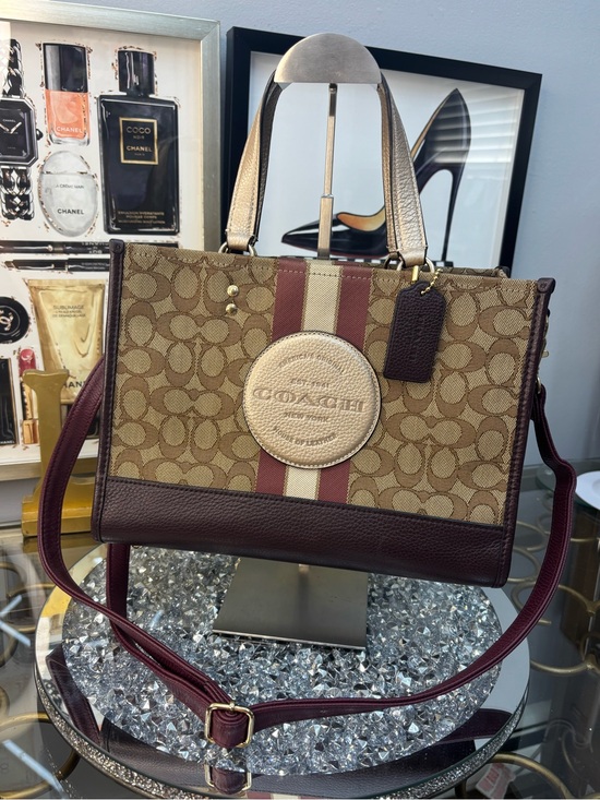 Coach Handbags - Coach 2021 Dempsey Carryall Bag EUC